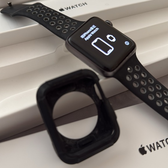 Apple Watch Series 3 42MM Aluminum case free cover - Picture 12 of 17